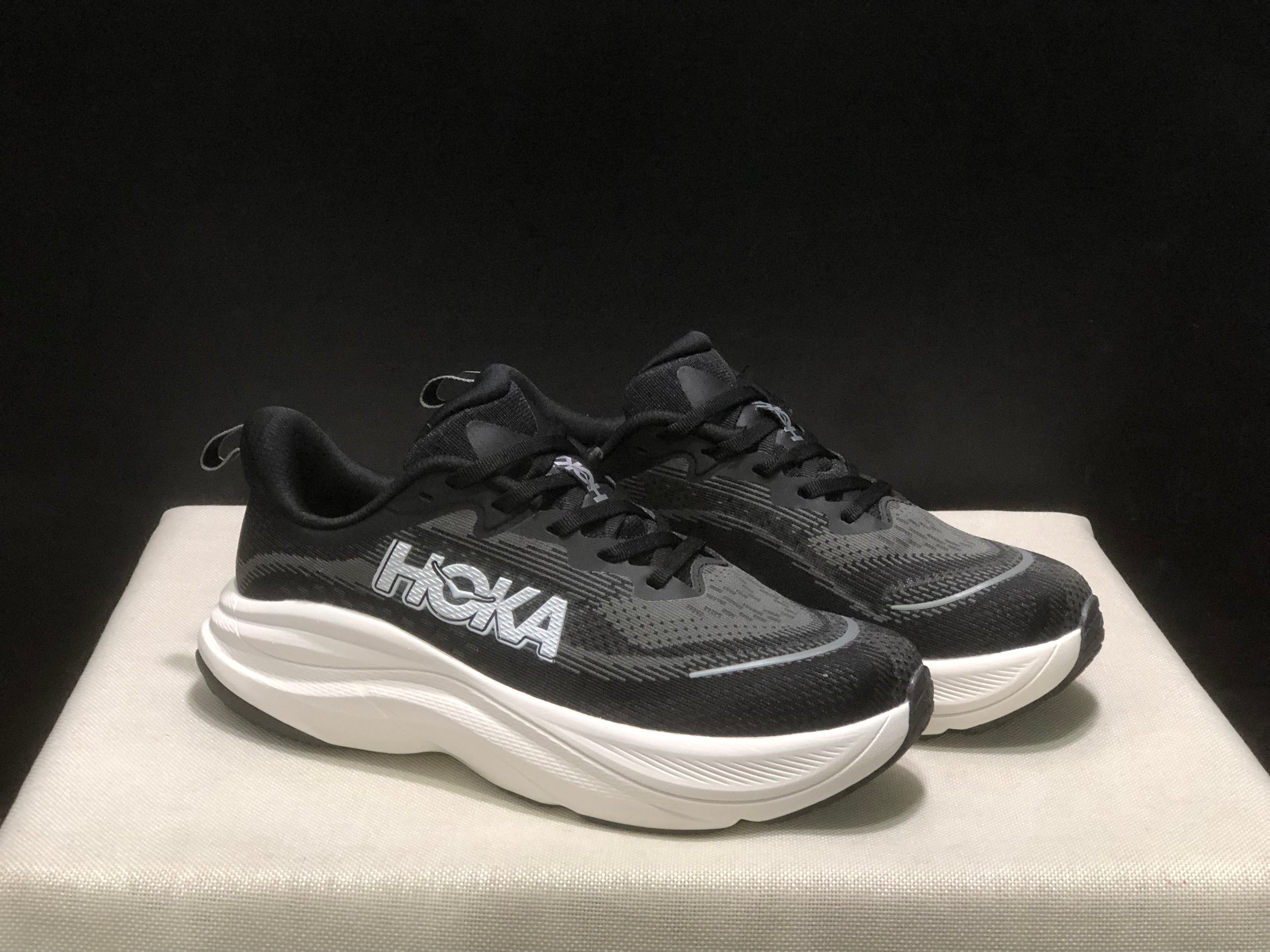 HOKA ONE ONE SKYFLOW