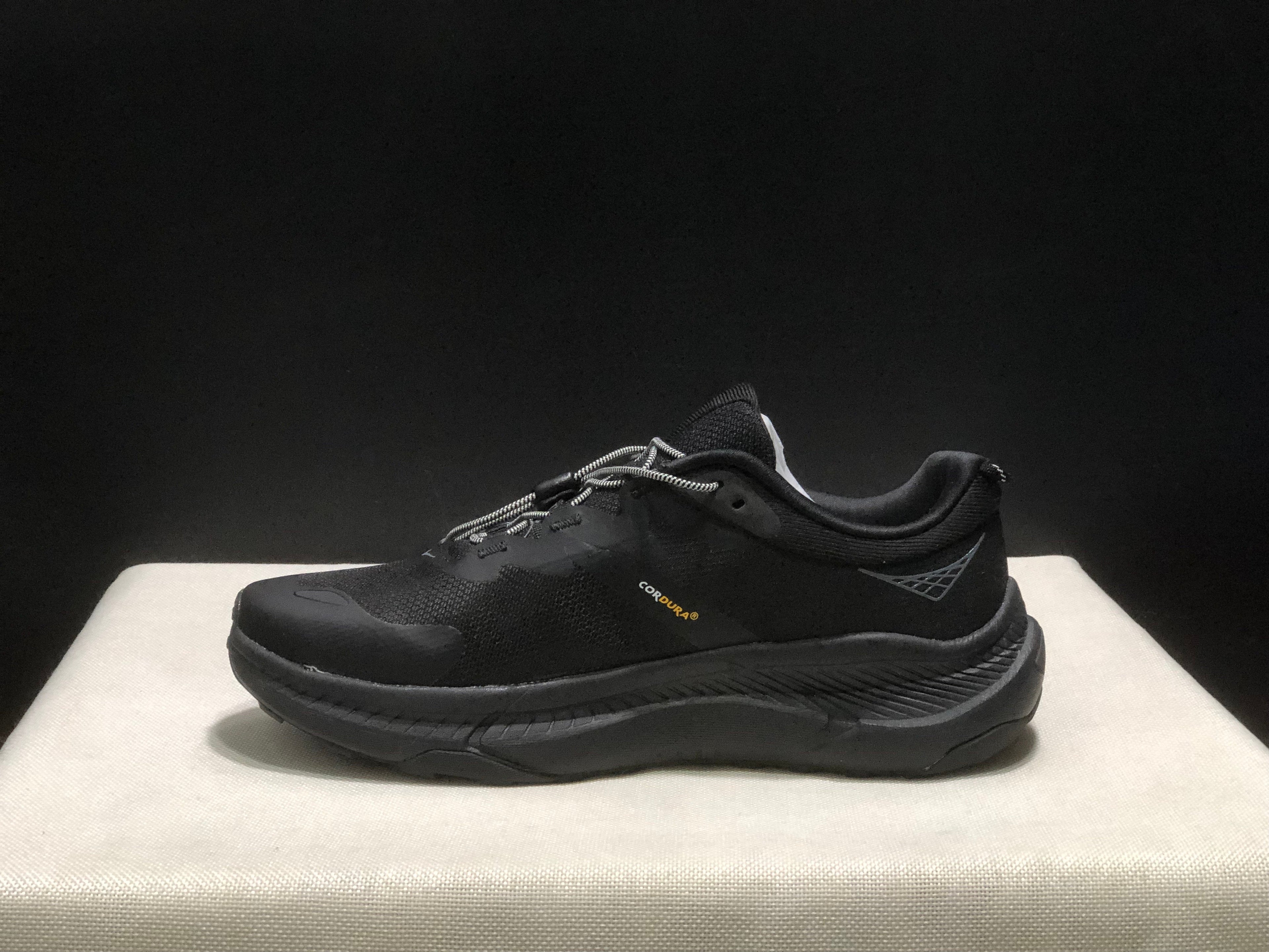 HOKA ONE ONE SKYFLOW